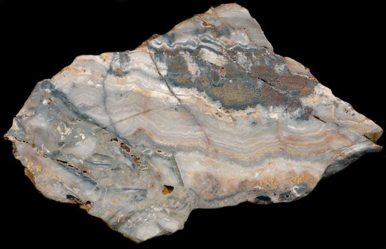 Dva nové typové minerály: auropolybasit a auropearceit              z lokality Nová Baňa – Šibeničný vrch.